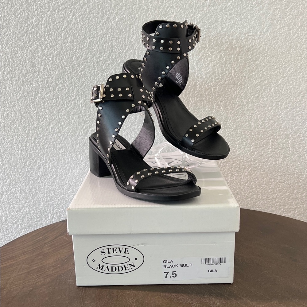 Steve Madden “Gila” Sandals